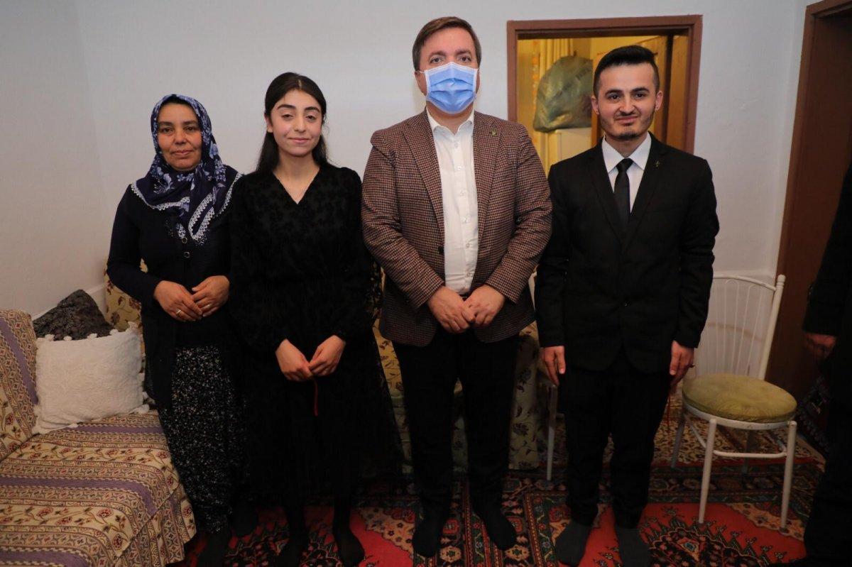 Anne ve babası olmayan gence sevdiği kızı Vali Aydoğdu istedi