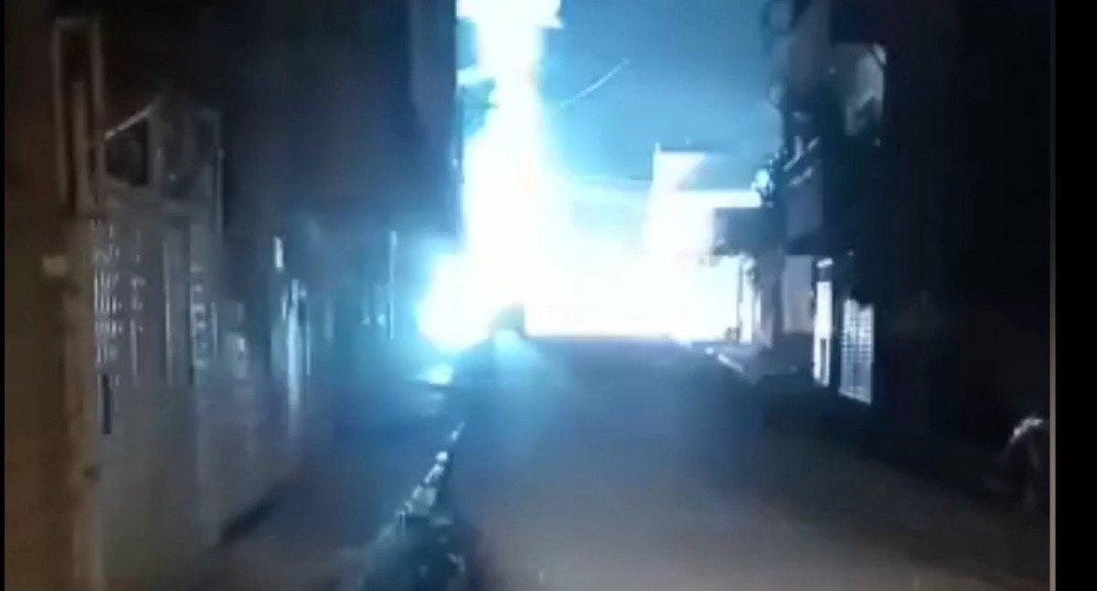 Mardin'de trafonun patlama anı cep telefonu kamerasına yansıdı