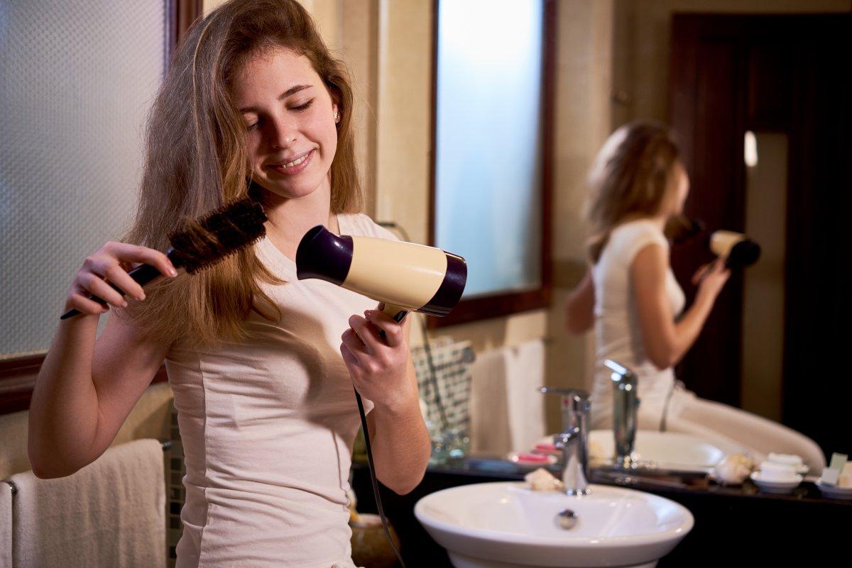 Evden çalışmak saçlarınız için avantaj sağlıyor