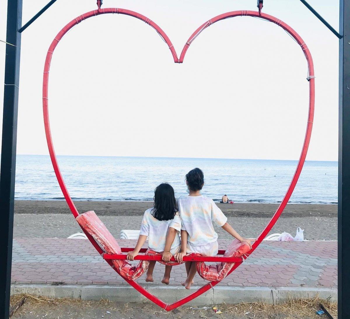 Antalya’da lise öğrencisi salıncaktan kafa üstü düşüp öldü