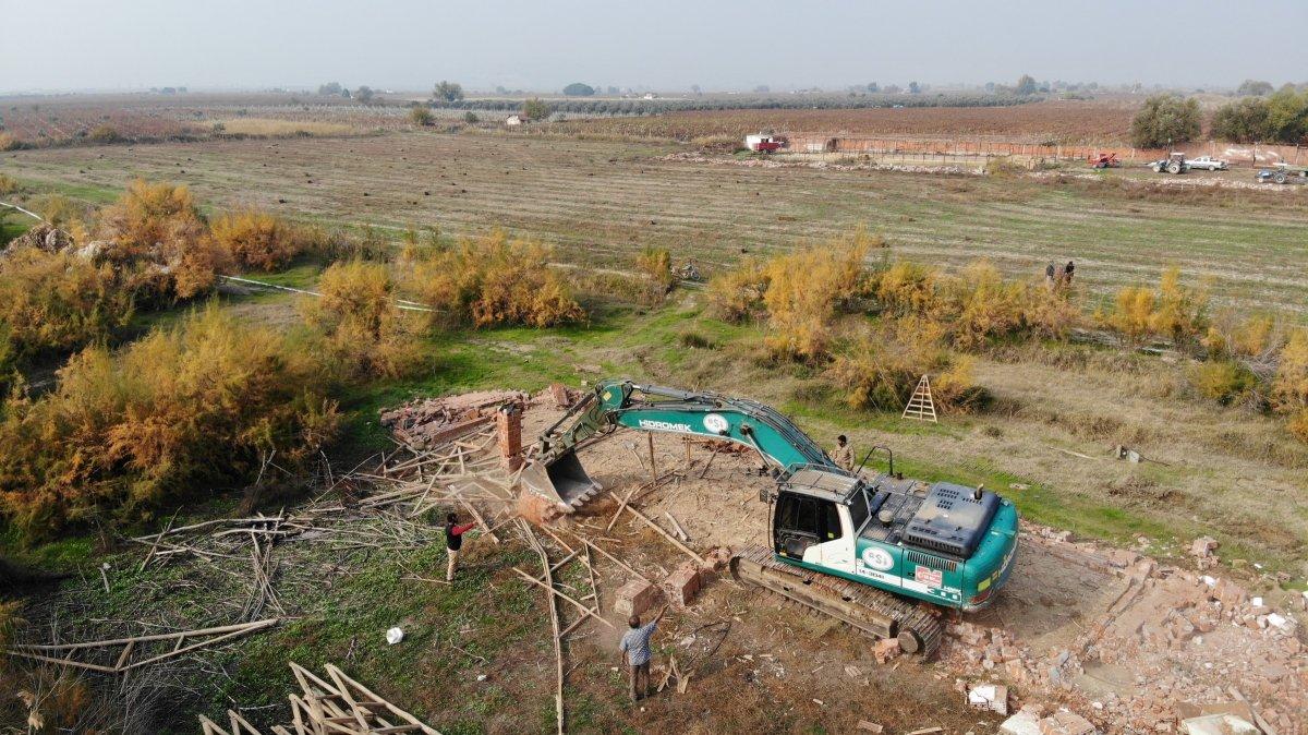 Manisa'daki Marmara Gölü kuruyunca artan işgallere tedbir