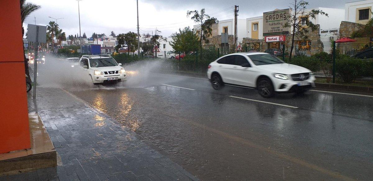 Bodrum’da sağanak etkili oldu