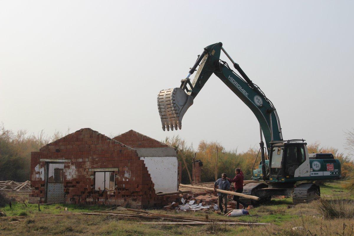 Manisa'daki Marmara Gölü kuruyunca artan işgallere tedbir
