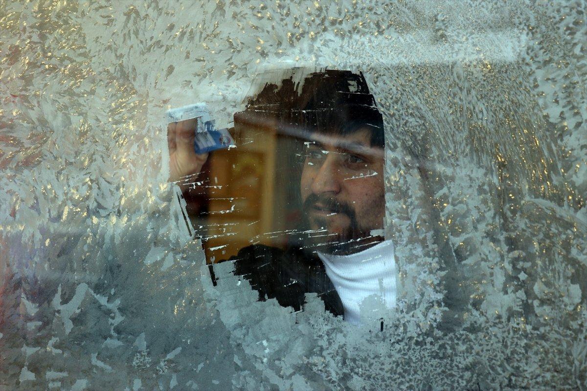 Ağrı'da dondurucu soğuklar etkisini gösterdi