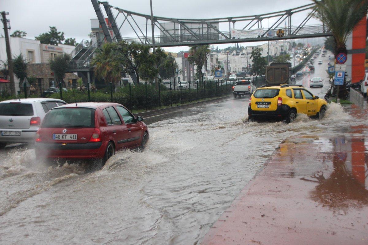 Bodrum’da sağanak etkili oldu