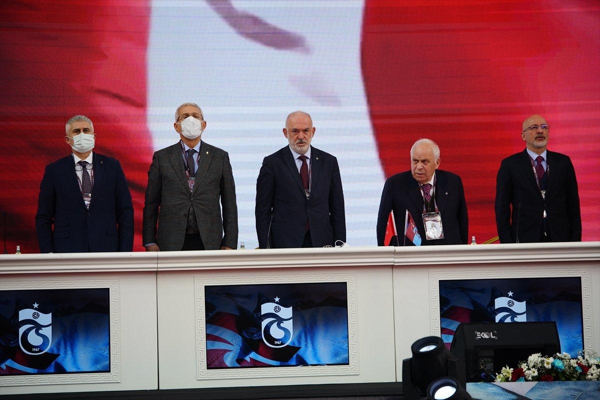 Trabzonspor genel kurulunda 2010-11 sezonuyla ilgili pankart