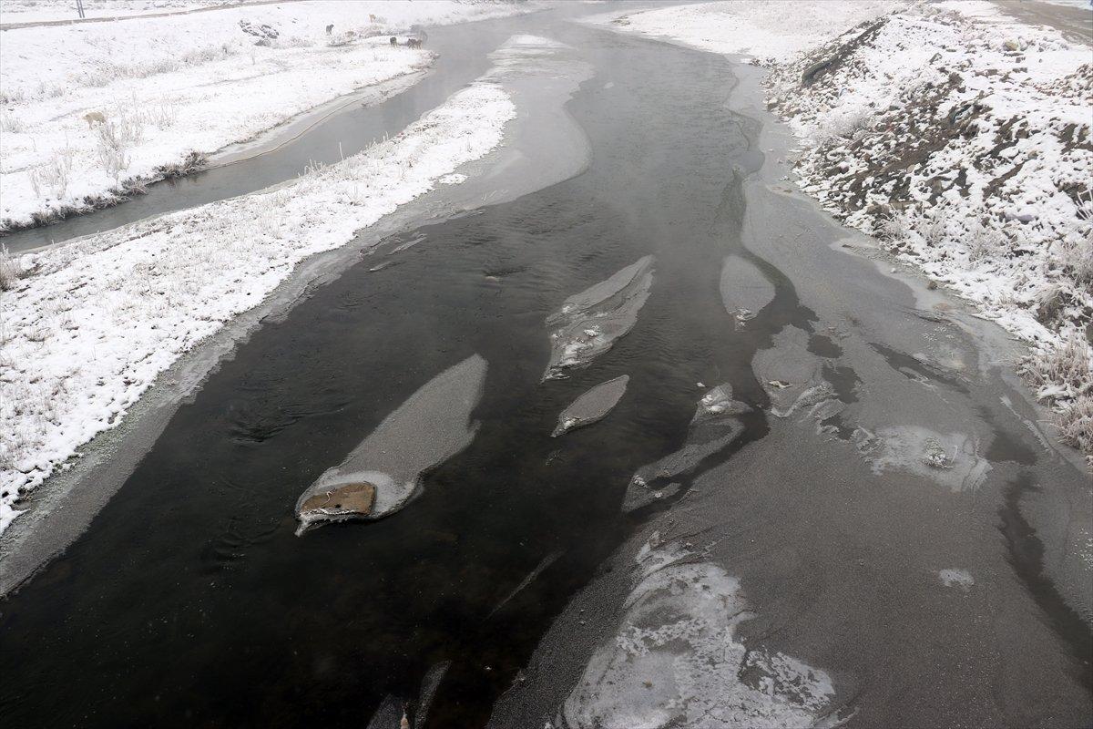 Ağrı'da dondurucu soğuklar etkisini gösterdi