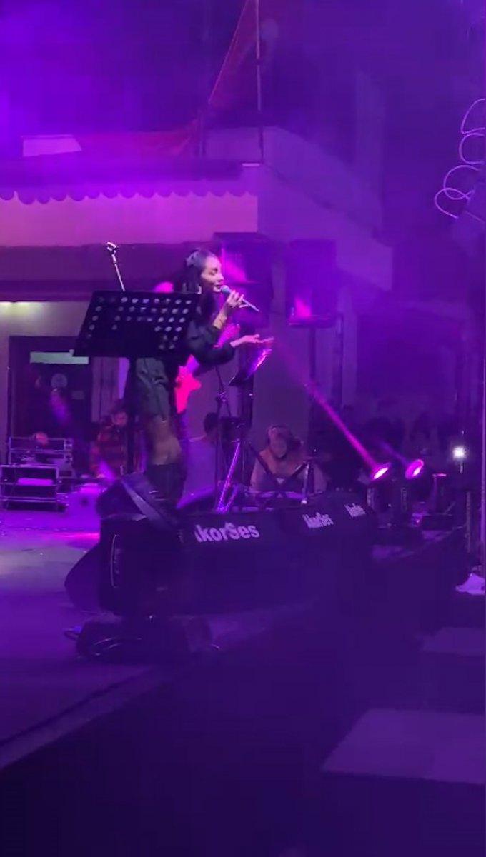 Öykü Gürman'dan sevgilisine sahnede ilan-ı aşk