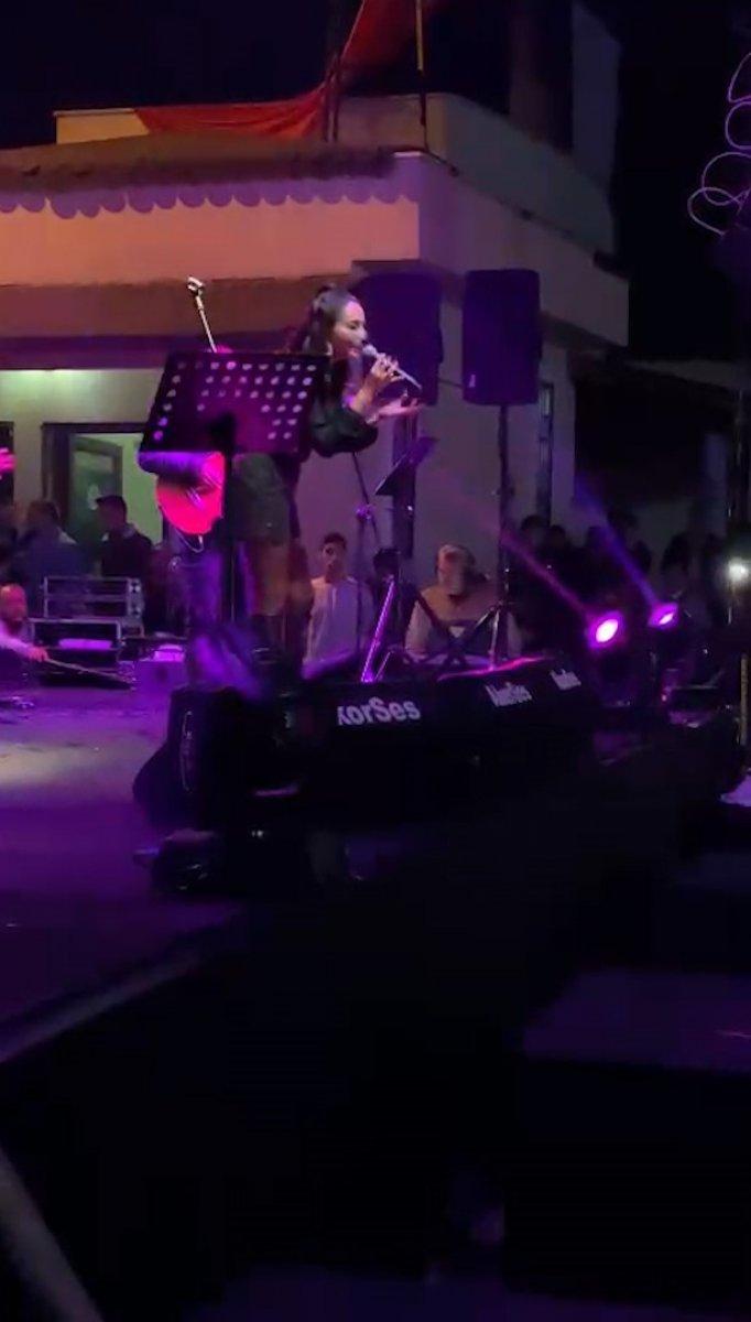 Öykü Gürman'dan sevgilisine sahnede ilan-ı aşk