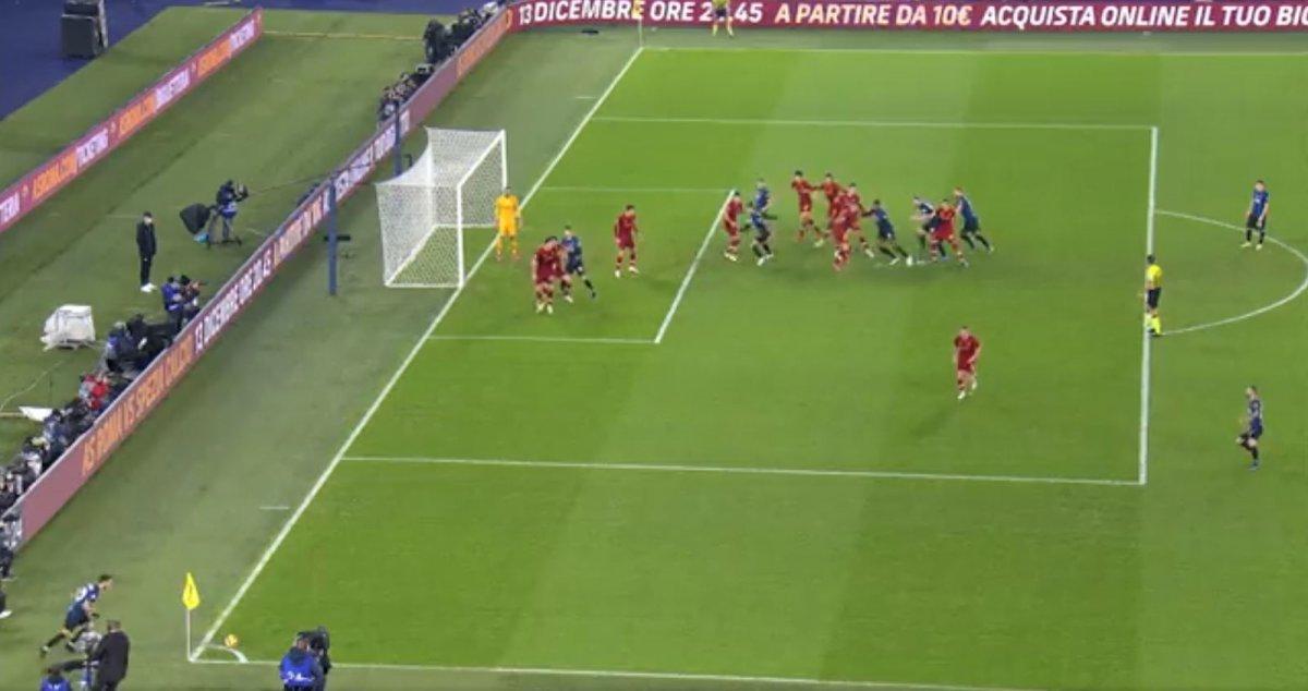 Hakan Çalhanoğlu kornerden gol attı