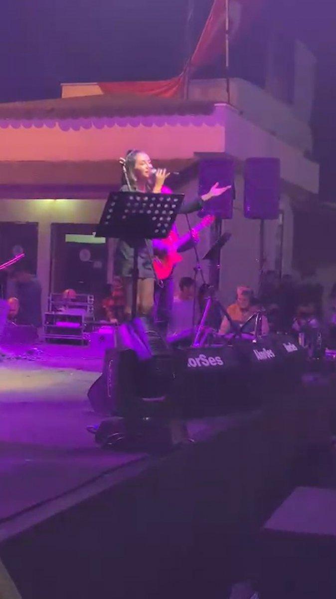 Öykü Gürman'dan sevgilisine sahnede ilan-ı aşk