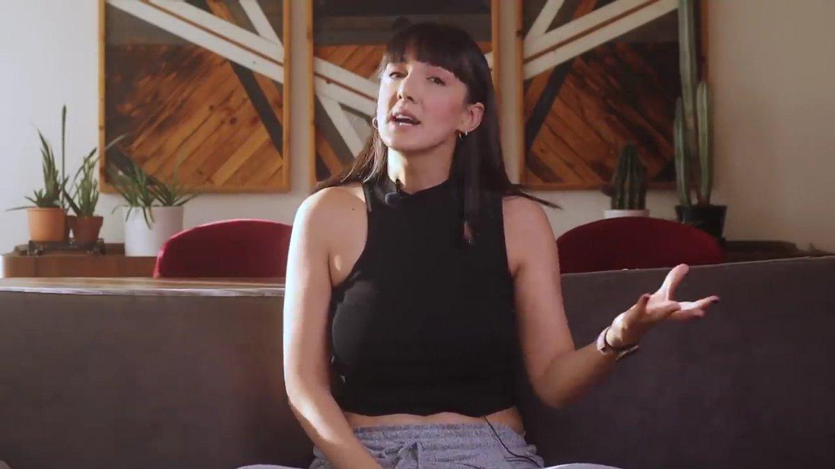 YouTuber Başak Kablan'ın tepki çeken 'başörtüsü' videosu