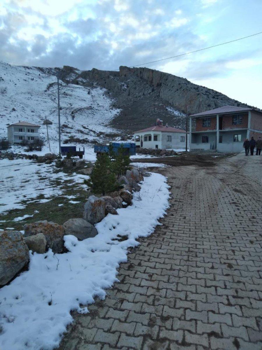 Gümüşhane'de ayıdan kaçarken kayalıklardan düşen genç, yaralandı