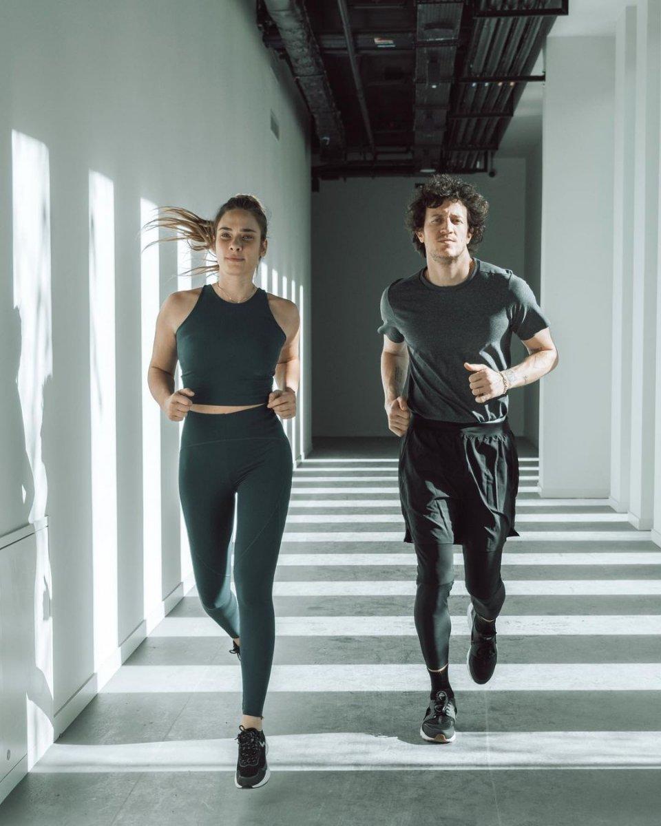 Müge Boz ve Caner Erdeniz, AKM’yi öve öve bitiremedi