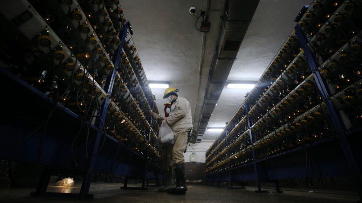 Zonguldak'ta yerin altında kömür çıkaran madencilerin bir günü