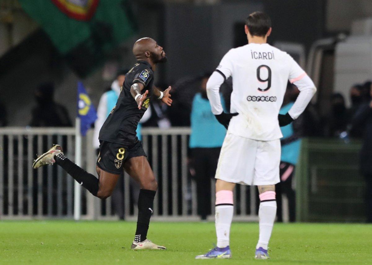 PSG, uzatmalarda attığı golle Lens ile berabere kaldı