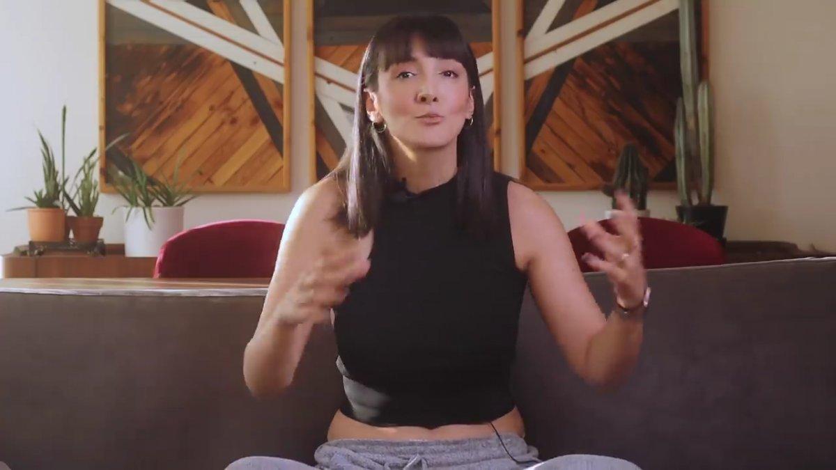 YouTuber Başak Kablan'ın tepki çeken 'başörtüsü' videosu