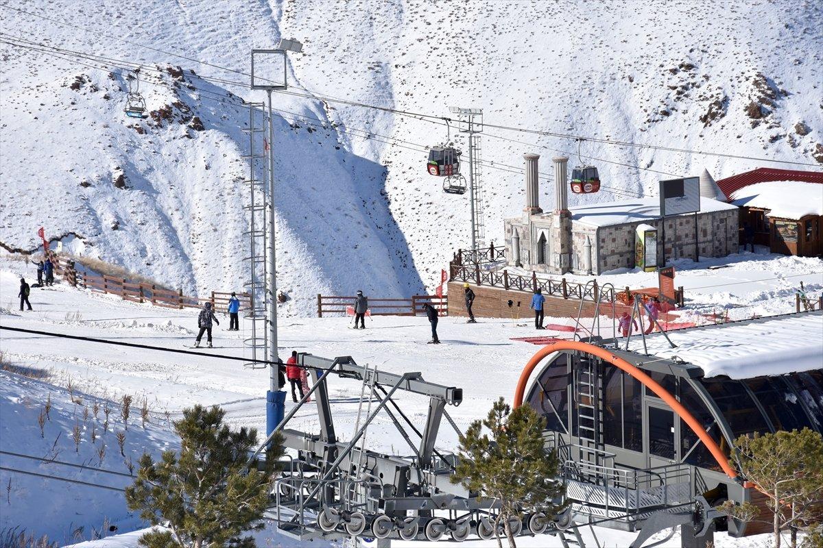 Palandöken'de kayak keyfi başladı