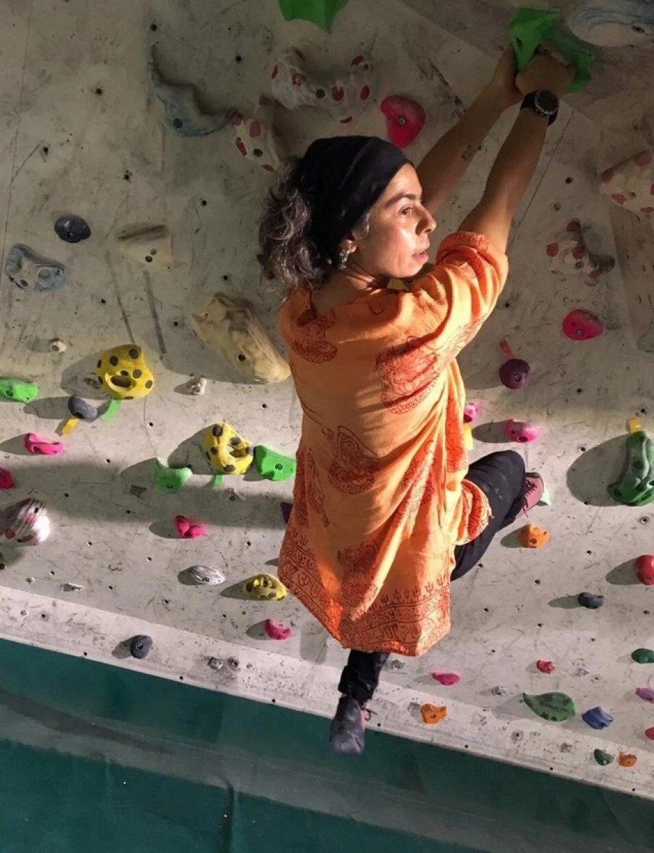 Esin Handal, Kar Leoparı unvanı alan ilk Türk kadın dağcı oldu