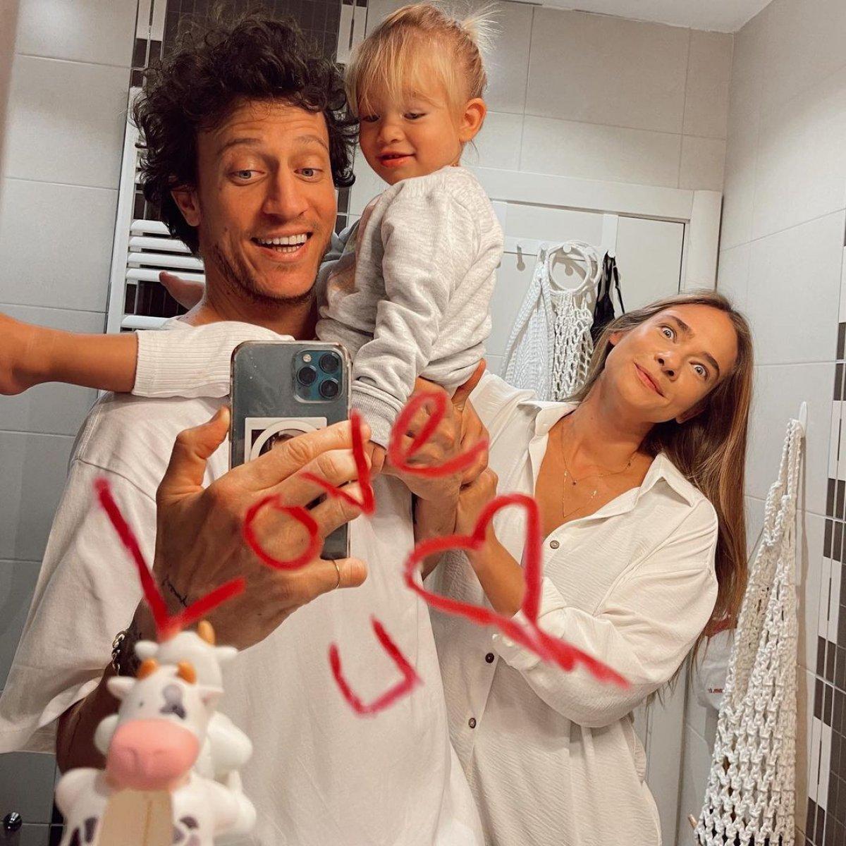 Müge Boz ve Caner Erdeniz, AKM’yi öve öve bitiremedi