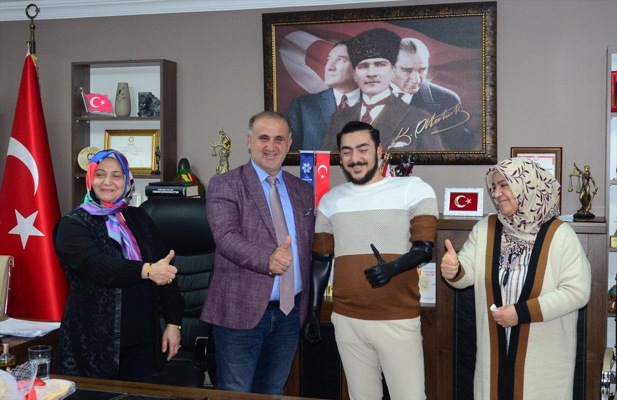Aydın’da kollarını kaybeden genç, biyonik kollarına kavuştu