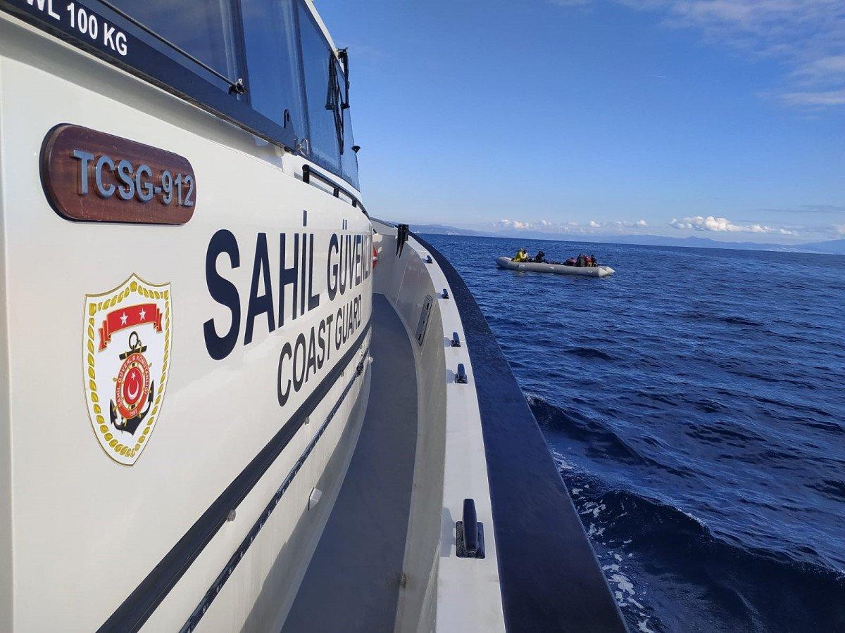 Çanakkale açıklarında 52 kaçak göçmen kurtarıldı