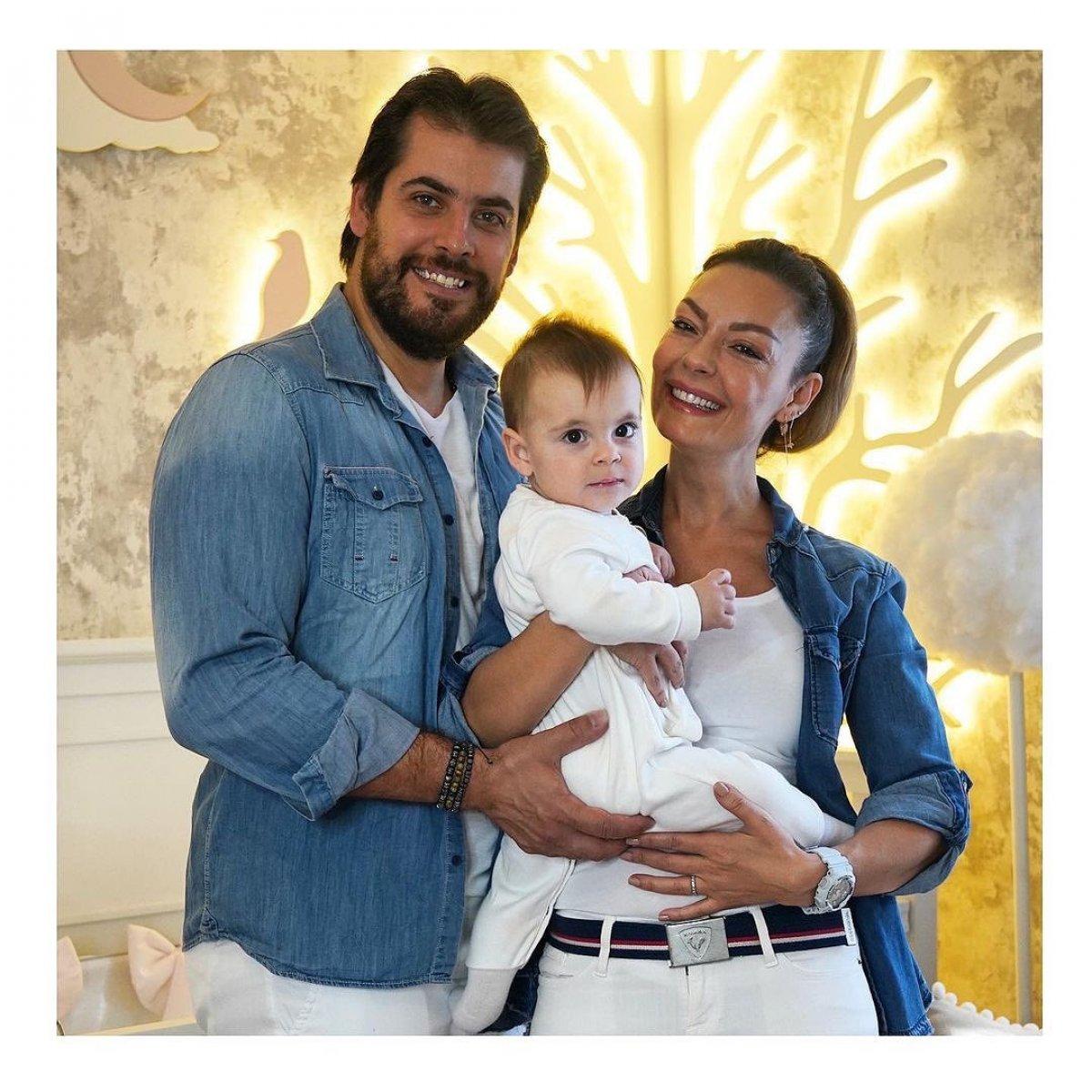 Özge Özder'in mutlu aile pozu