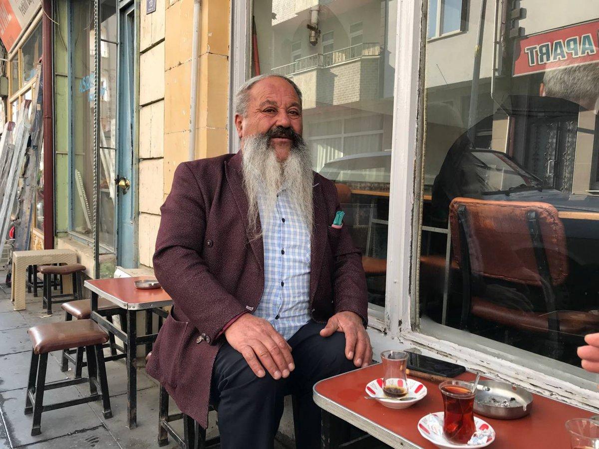 Bayburtlu Bayram bıyıklarını yıllardır kesmiyor