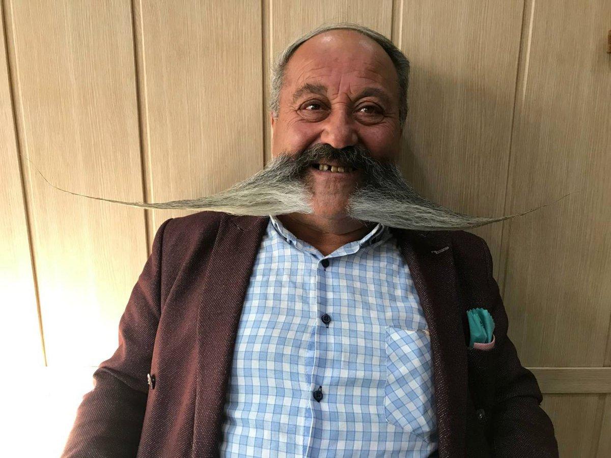 Bayburtlu Bayram bıyıklarını yıllardır kesmiyor