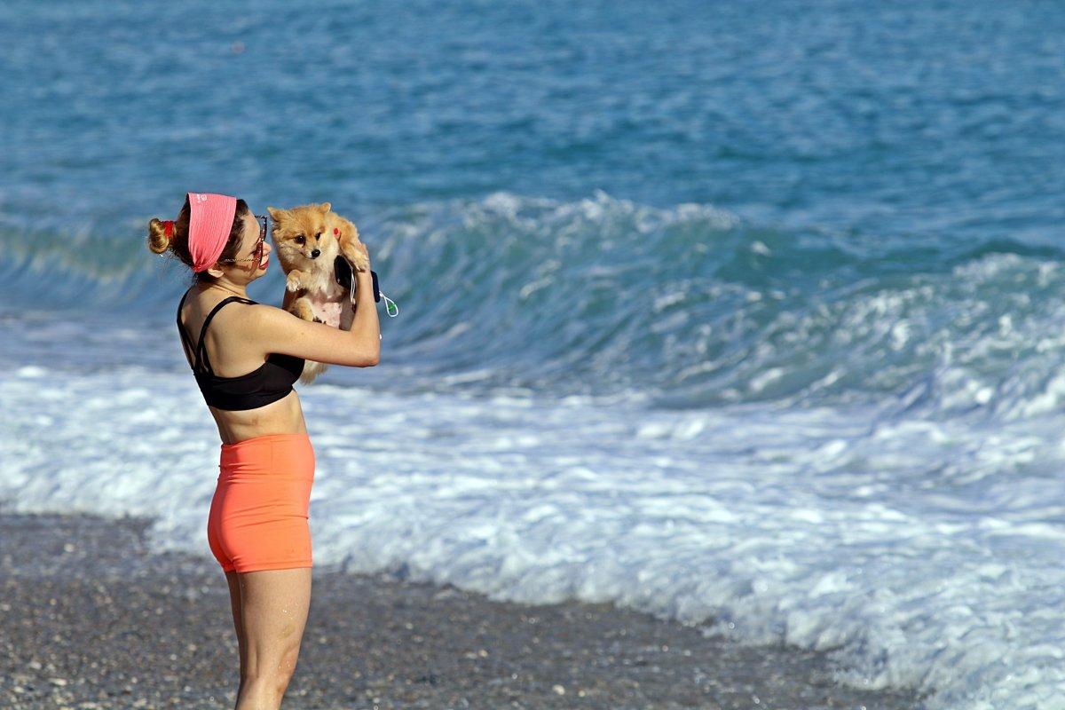 Antalya'da sağanak beklenirken güneş açınca sahiller doldu