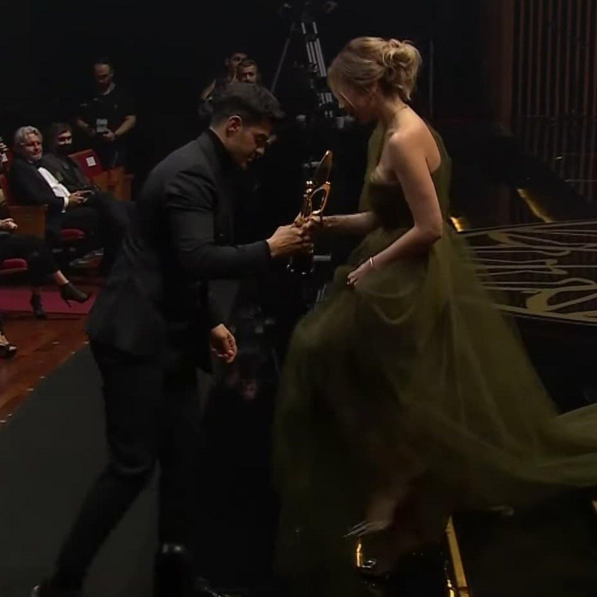 Hadise, sevgilisi Mehmet Dinçerler'e teşekkür etti