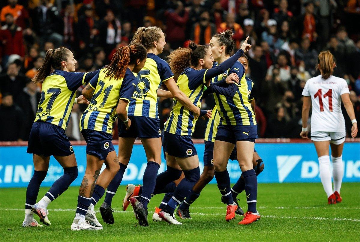 Erol Bilecik'ten kadın futbolculara: 'Cincona' 6 atmıştık siz 7 attınız