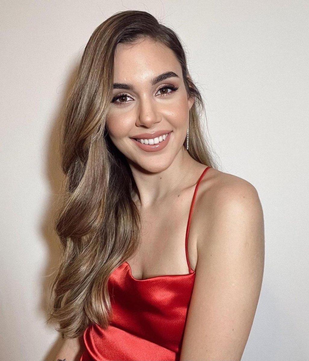 Berfu Yenenler'e replika tepkisi