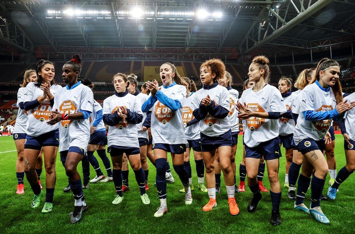 Kadın futbol maçında Fenerbahçe, Galatasaray'a fark attı