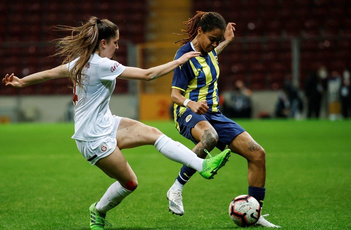 Kadın futbol maçında Fenerbahçe, Galatasaray'a fark attı