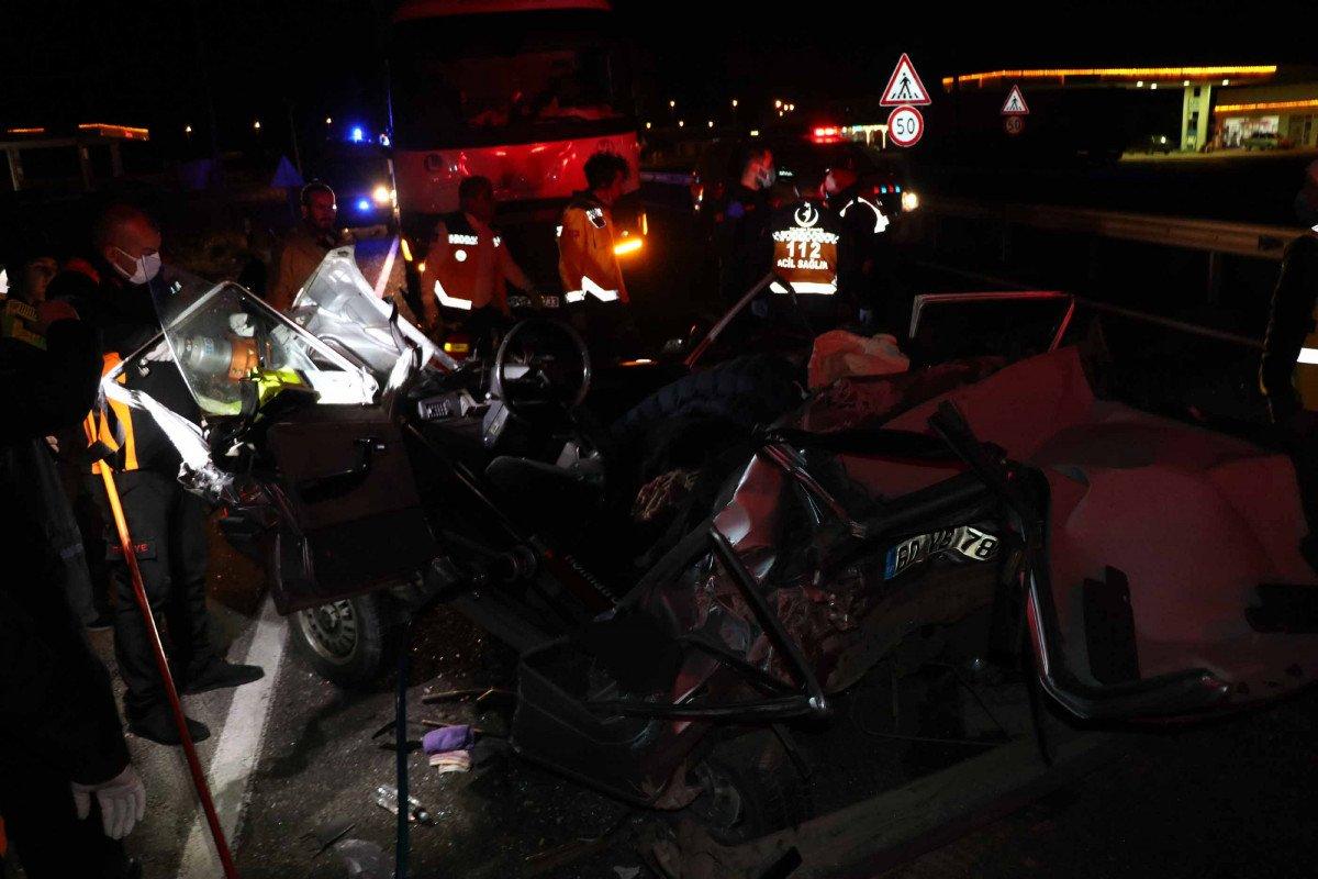 Kayseri'de tır, geri manevra yapan araca vurdu: 2 ölü, 1 yaralı