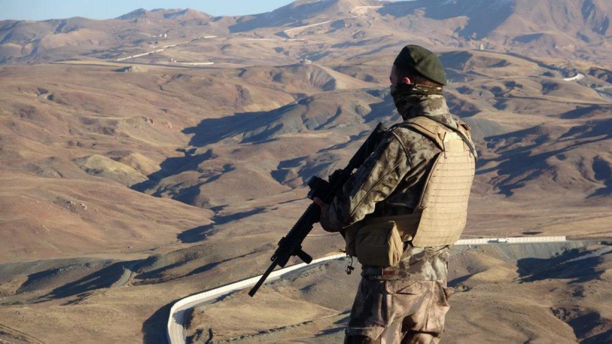 İran sınırındaki duvar çalışmaları durduruldu