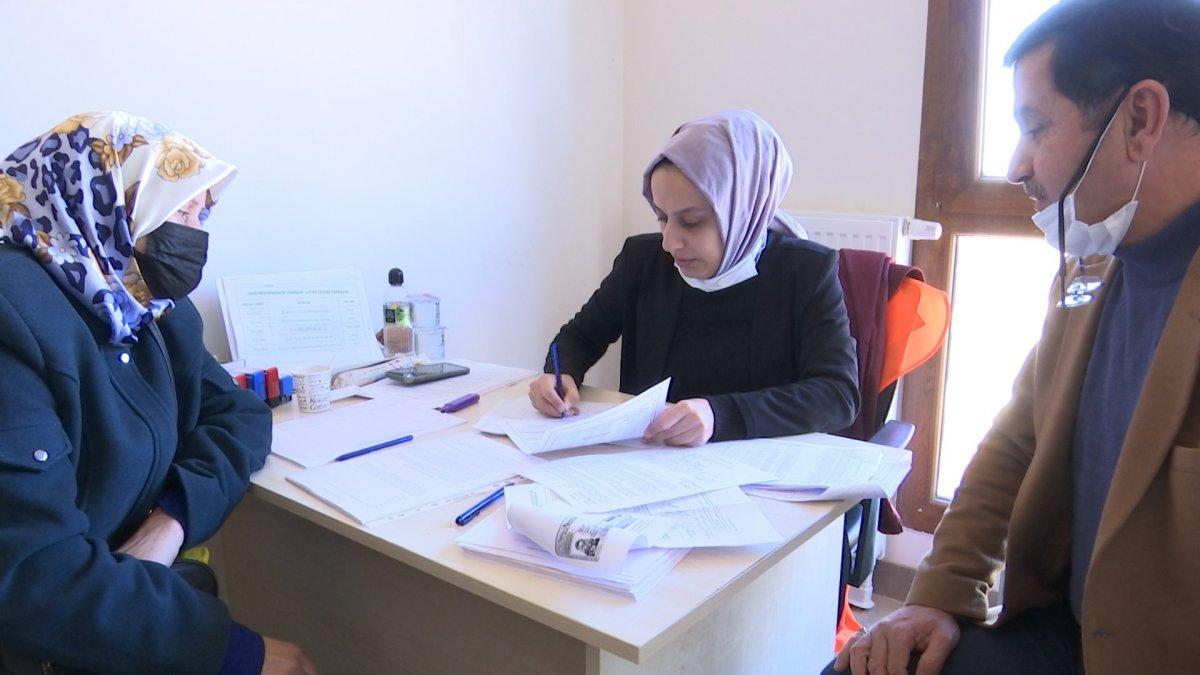 Elazığ'daki depremzedeler, konutlarının anahtarlarını aldı