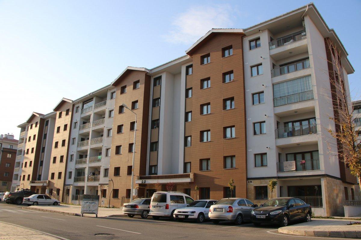 Elazığ'daki depremzedeler, konutlarının anahtarlarını aldı