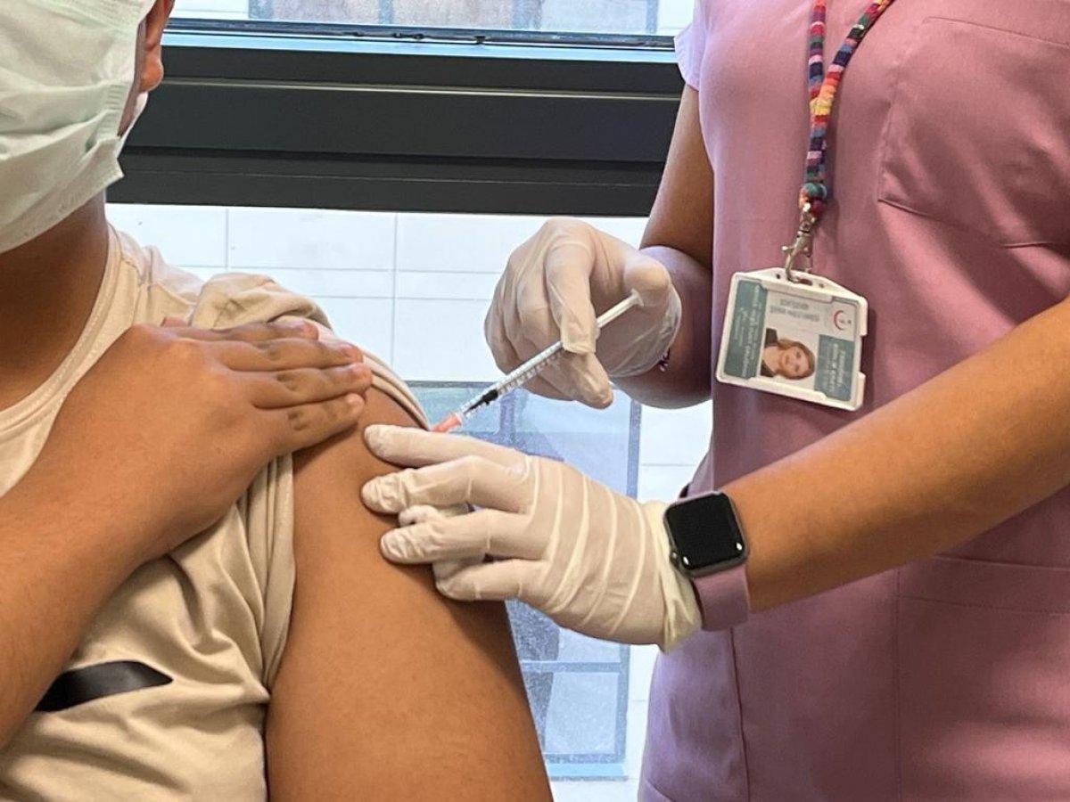 Eskişehir’de 100'üncü TURKOVAC gönüllüsü aşı yaptırdı