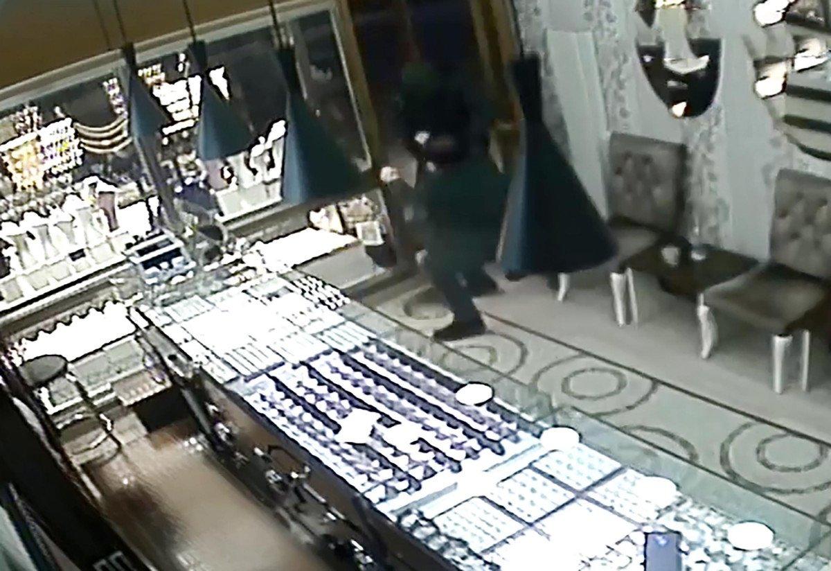 Erzurum’da silah tutukluk yaptı, kuyumcu ölümden döndü