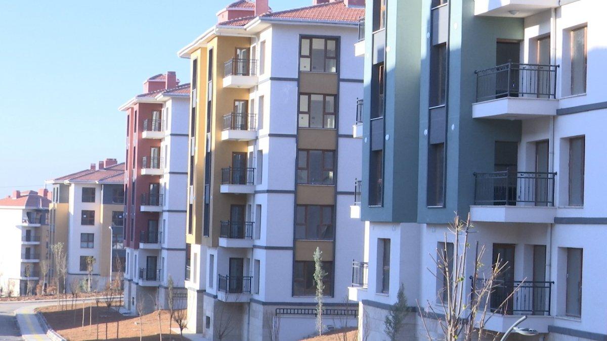 Elazığ'daki depremzedeler, konutlarının anahtarlarını aldı