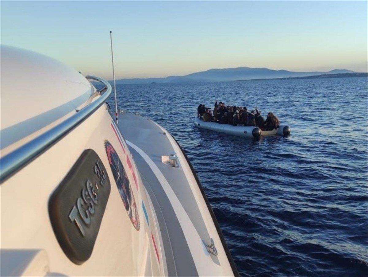 İzmir’de, 55 kaçak göçmen kurtarıldı