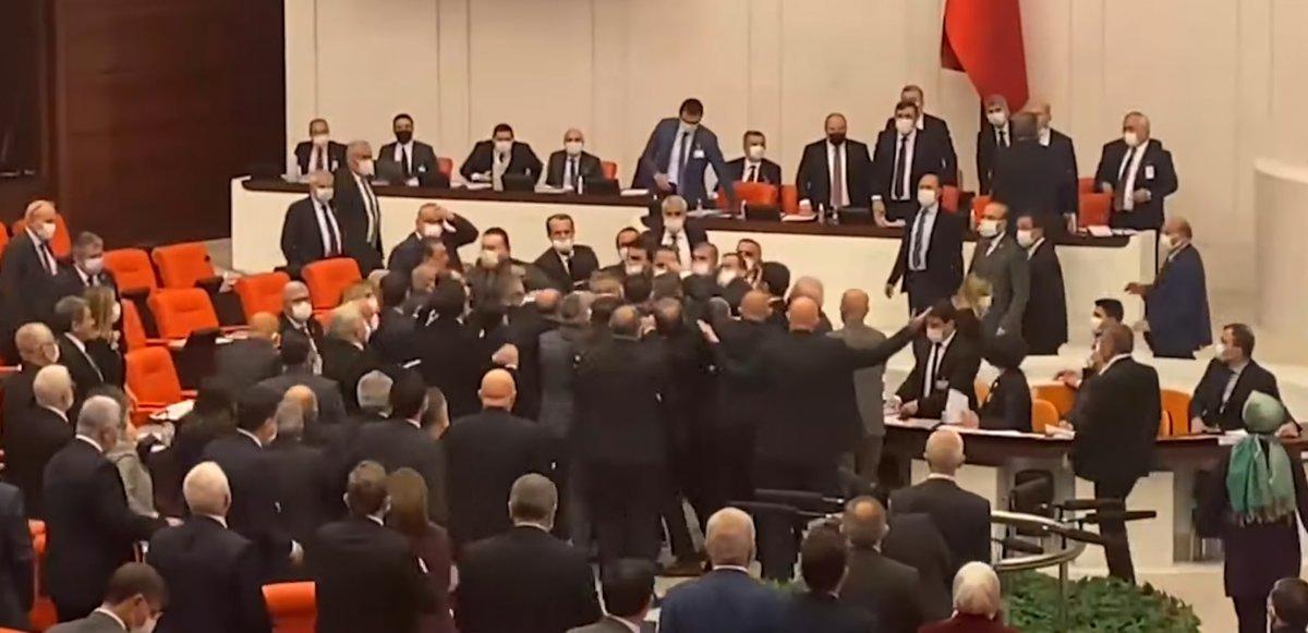 Meclis'te CHP'nin Süleyman Soylu'ya sataşmasıyla yumruklu kavga çıktı