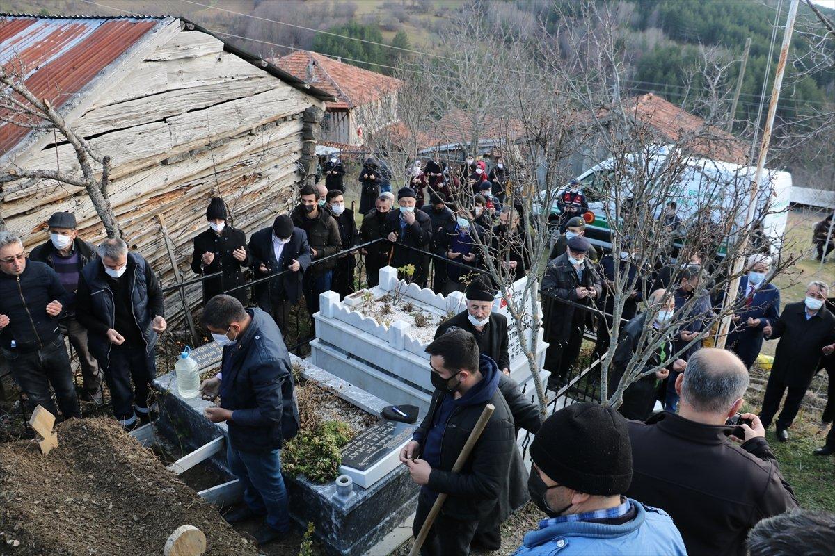 Kastamonu'da 28 yıldır şehit oğlunun mezarını bekleyen baba, hayatını kaybetti