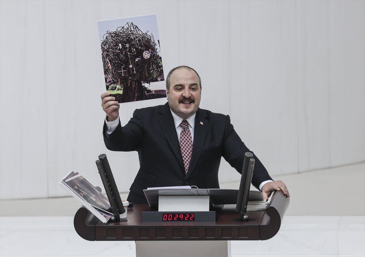 Bakan Varank'tan CHP'ye heykelli yanıt