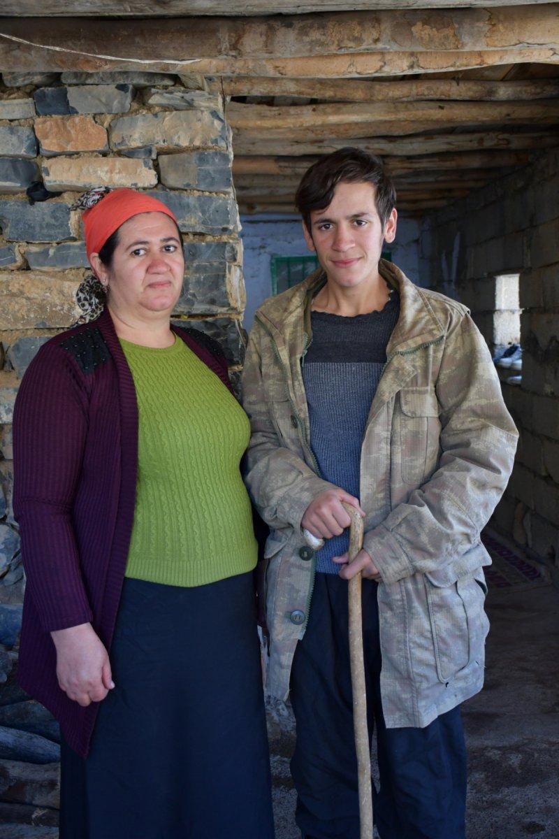 Şırnaklı çobanların Anıtkabir nöbet değişimi taklidi