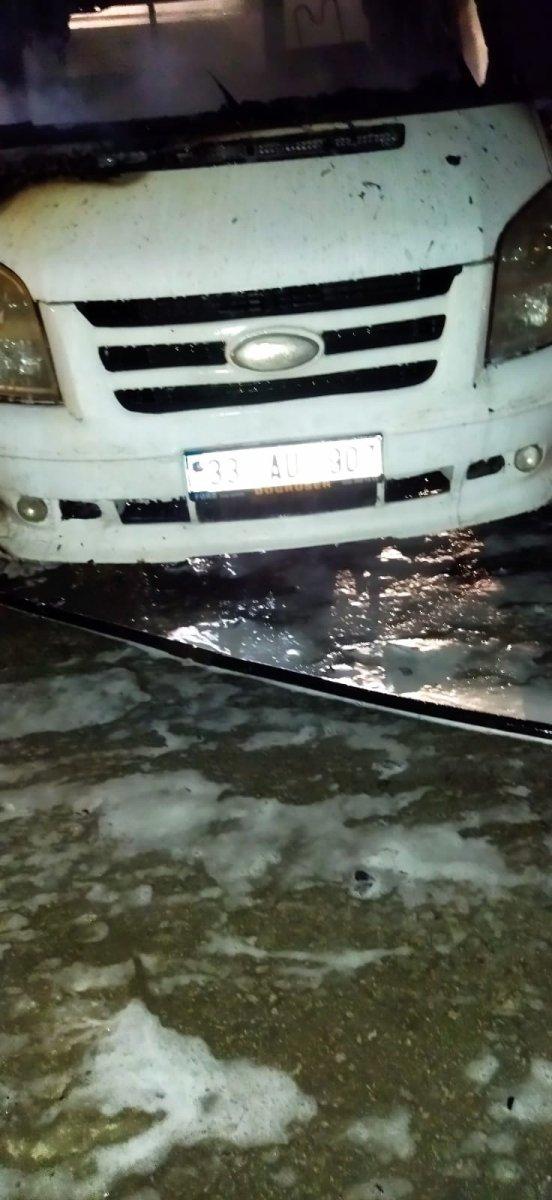 Ankara'da seyir halindeki kamyonet alev aldı