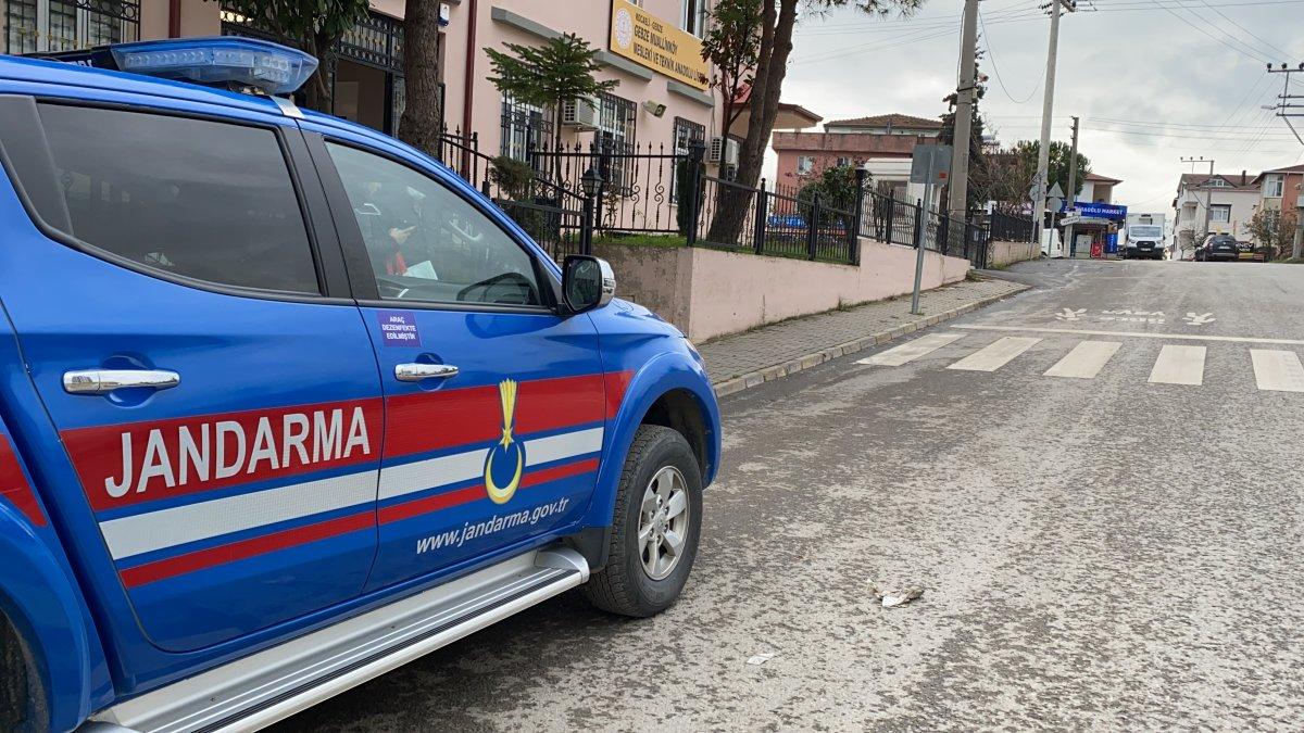 Gebze'de yolun karşısına geçmek isteyen 3 liseli bıçaklandı