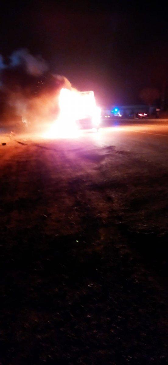 Ankara'da seyir halindeki kamyonet alev aldı